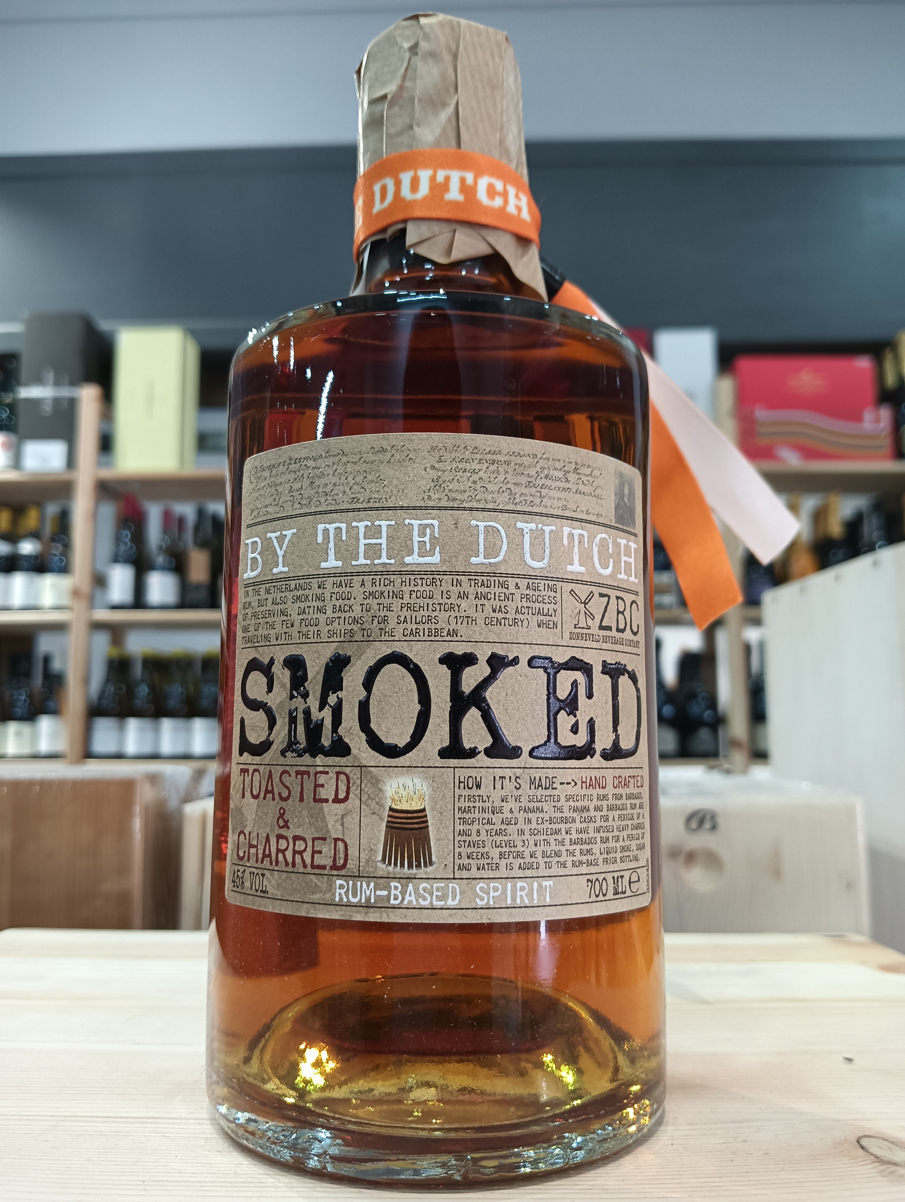 Rum By The Dutch Smoked in cassa di munizioni