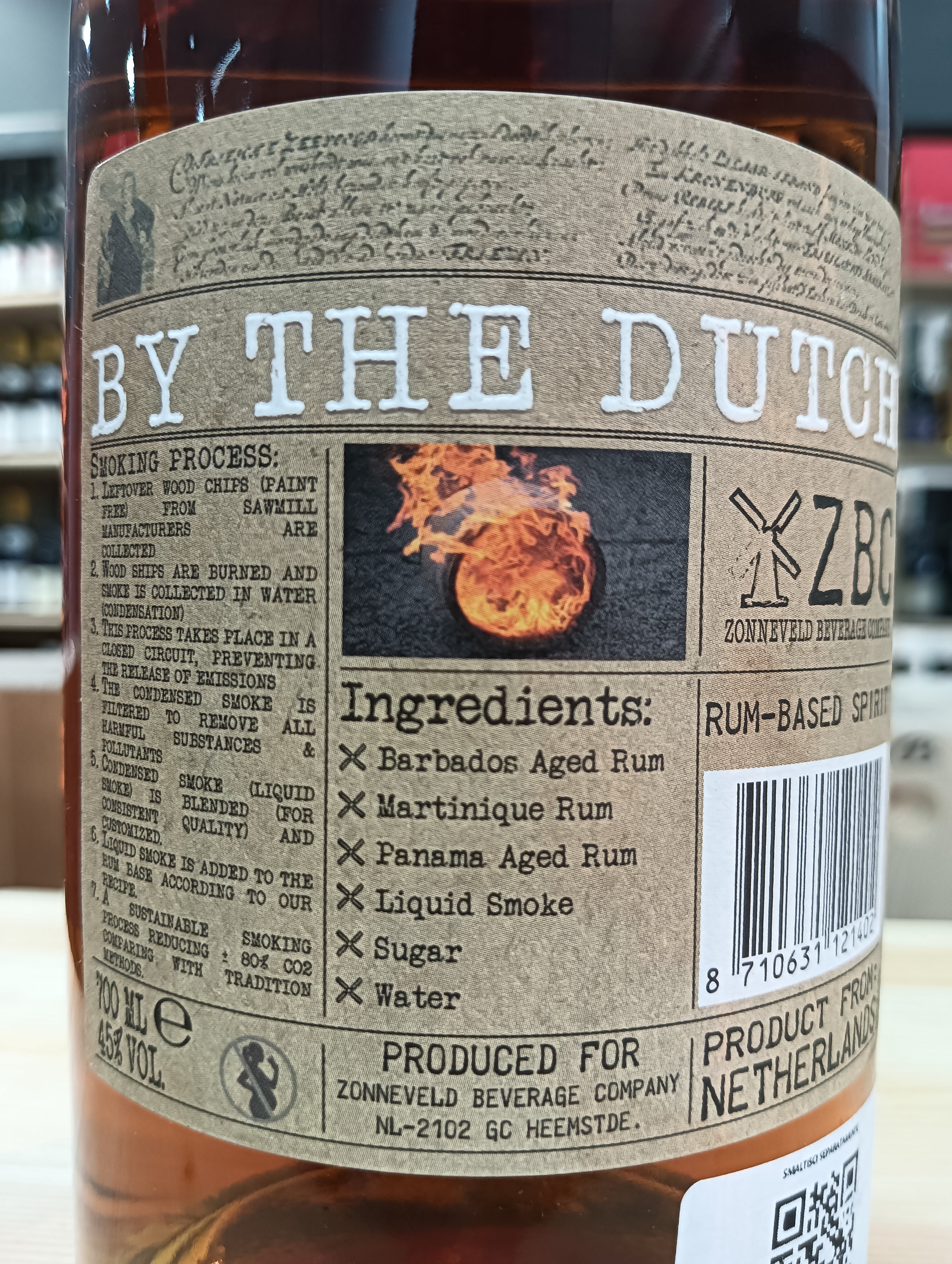 Rum By The Dutch Smoked in cassa di munizioni