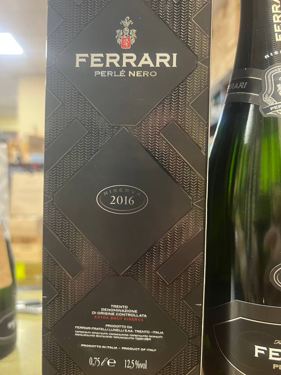 Perlè Nero TrentoDOC Ferrari 2016 - Con Astuccio