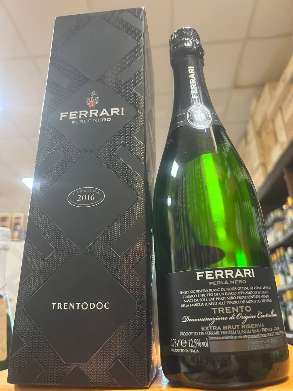 Perlè Nero TrentoDOC Ferrari 2016 - Con Astuccio
