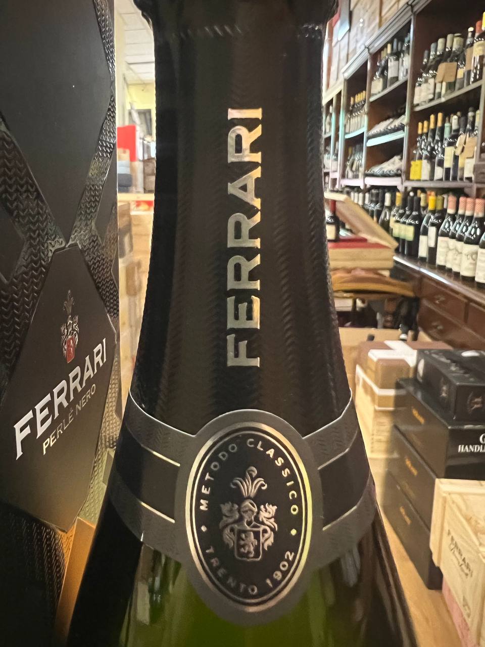 Perlè Nero TrentoDOC Ferrari 2016 - Con Astuccio