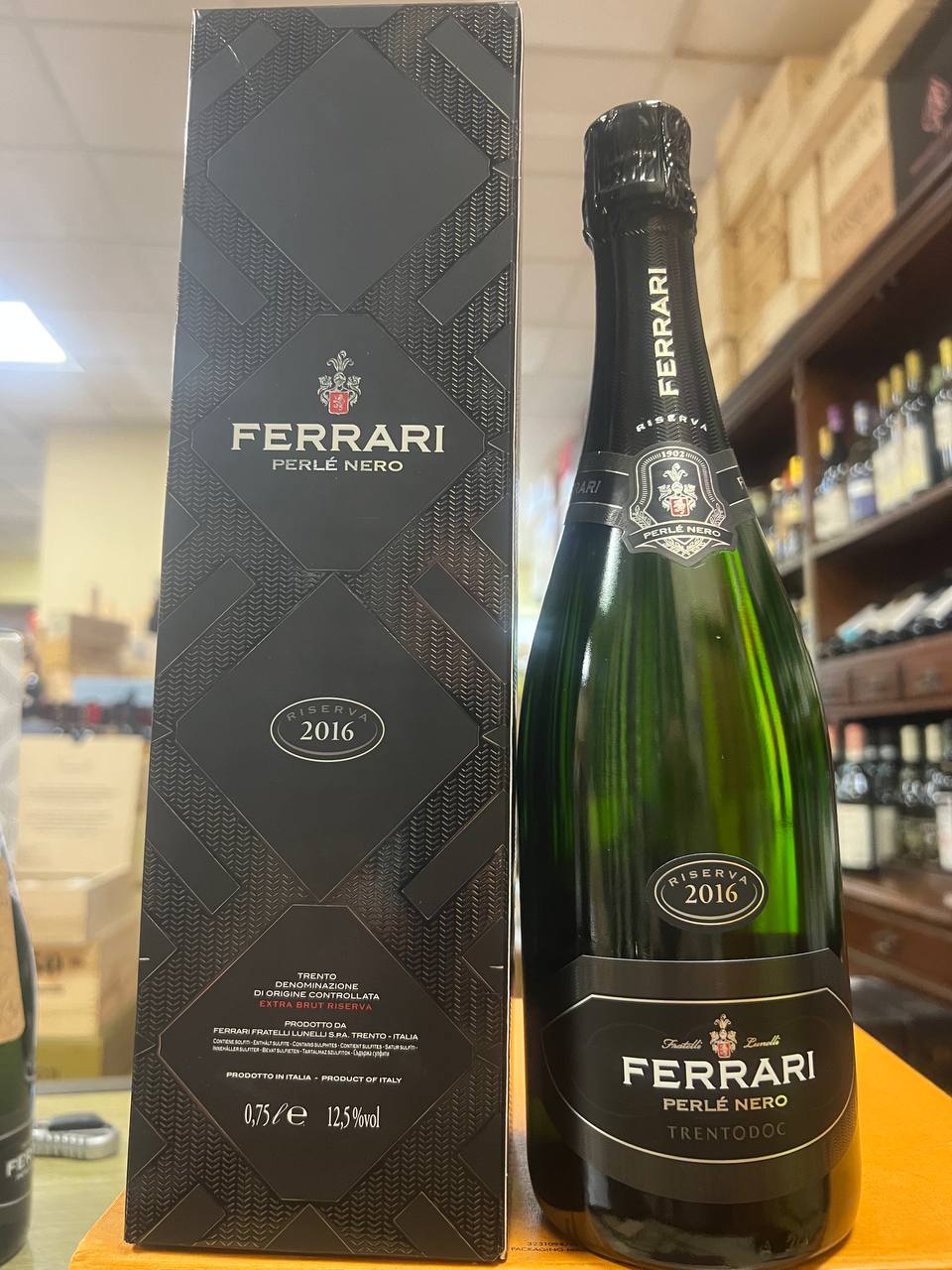 Perlè Nero TrentoDOC Ferrari 2016 - Con Astuccio