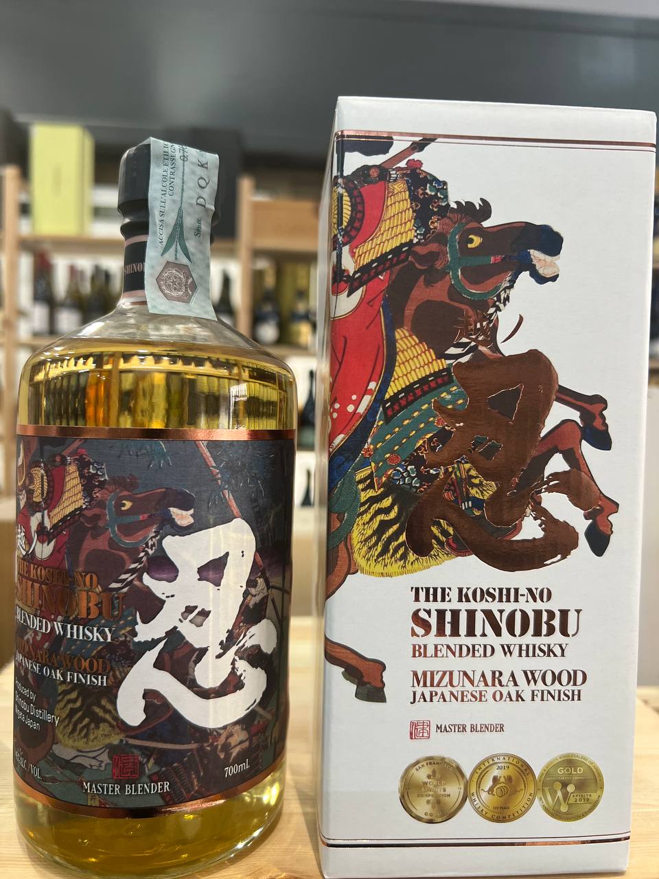 Shinobu Blended Whisky Mizunara Wood Astucciato