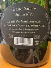 Carica l&#39;immagine nel visualizzatore Galleria,Laurent-Perrier Jacket Lumiere &quot;Grand Siècle N°25&quot; Champagne Brut