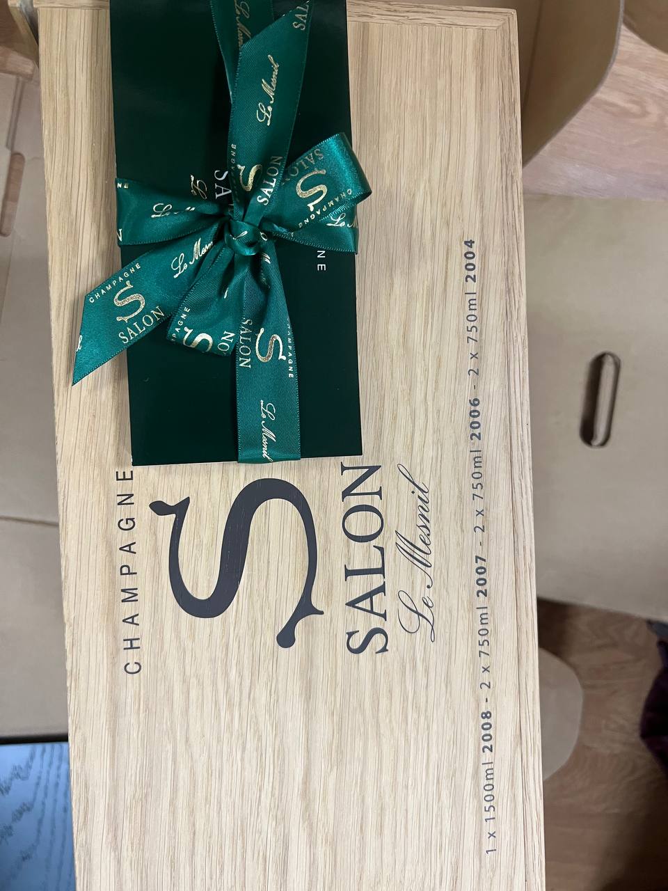 Salon Oenotheque Case: 1 Salon Magnum 2008, 2 del 2004, 2 del 2006 e 2 del 2007.