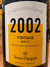 Carica l&#39;immagine nel visualizzatore Galleria,Veuve Clicquot Vintage 2002 Magnum - Anniversary (250° anno)